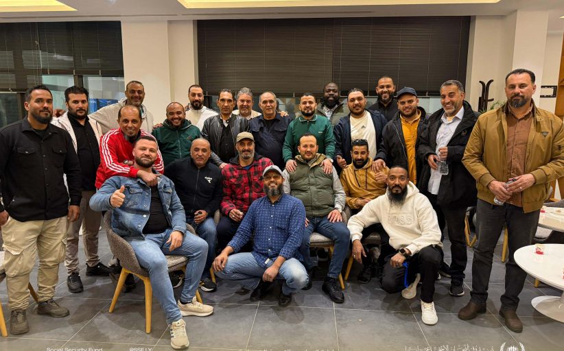 موظفو المخاطر في أجواء تعزز روح الفريق