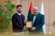 بعد تتويجه بالمركز الأول في مسابقة ألمانيا الدولية لحفظ القرآن الكريم. صندوق الضمان الاجتماعي يُكرّم الموظف القارئ أنس إبراهيم مصباح.